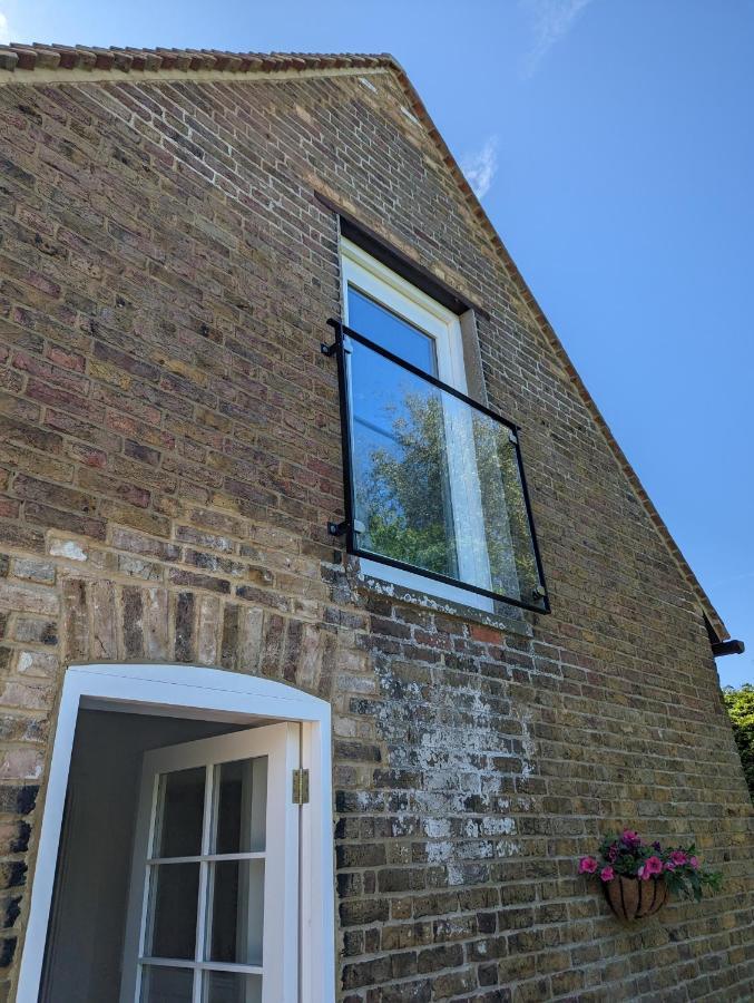 Myrtle Stables - Converted, Self-Contained, Countryside Hernhill Exteriér fotografie